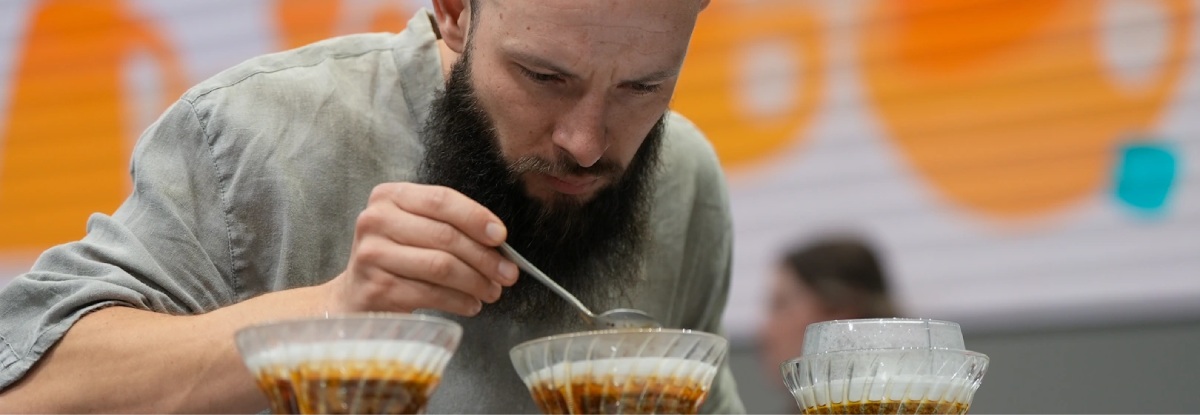 Remover, agitar o dejar reposar: ¿ha decidido el café de especialidad cuál es la mejor opción?